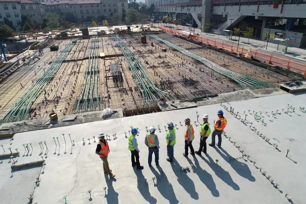 ทีมช่าง SBCC เตรียมเครื่องเจาะคอริ่งก่อนเริ่มงานในโครงการก่อสร้าง